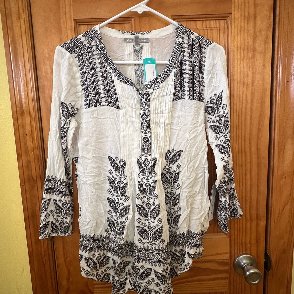 Daniel Rainn
Amely Split Neck Top